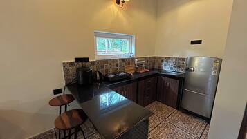 Basic Room | Desk, laptop workspace, free WiFi, bed sheets