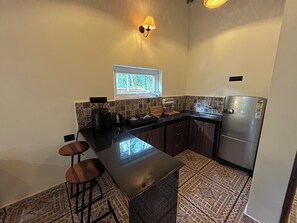 Basic Room | Desk, laptop workspace, free WiFi, bed sheets - Brahma Cottages (Canacona)