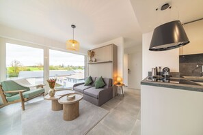 Departamento económico, balcón | Área de sala de estar