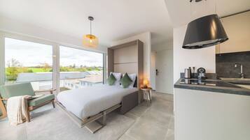 Bureau, espace de travail pour ordinateur portable, Wi-Fi gratuit