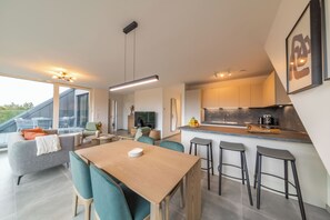 Comfort Apartment, Balcony, Garden View | Living area