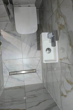 Room, 1 Bedroom, Smoking | Bathroom