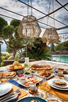 Se ofrece un desayuno a la carta (20 EUR por persona)