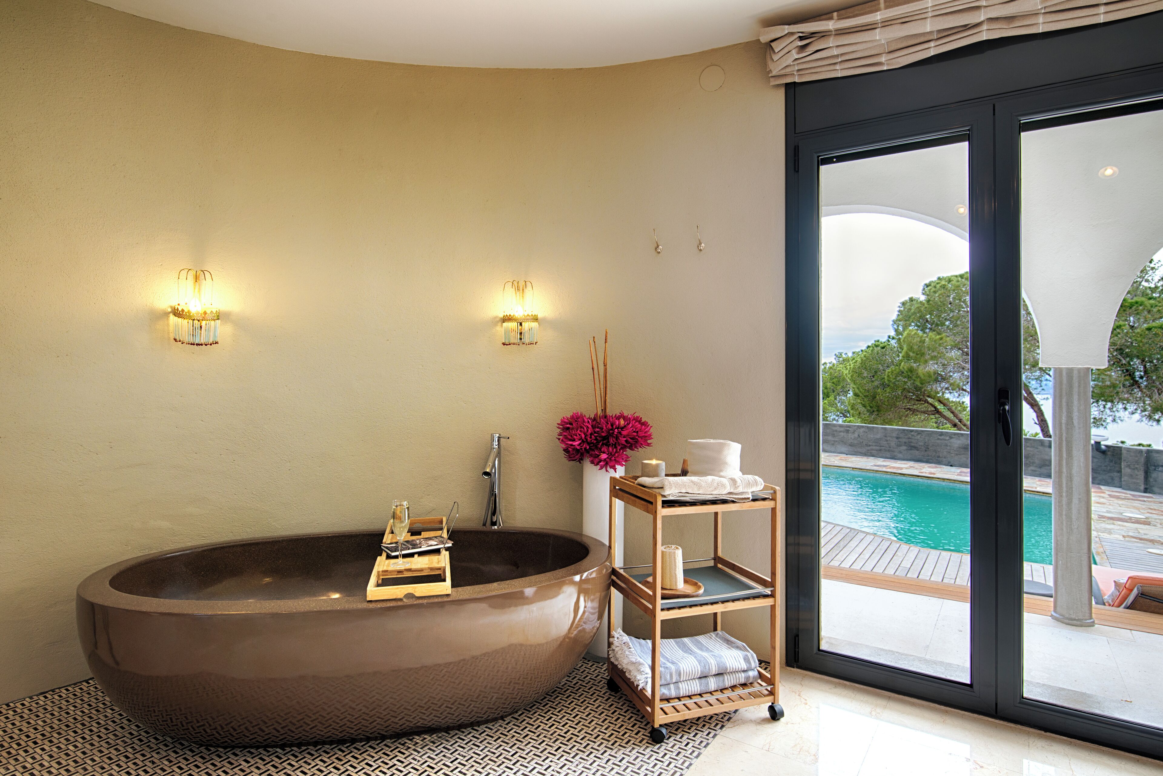 Luxury Double Room, 1 King Bed, Roll-in Shower, Sea View | Bathroom | Slippers