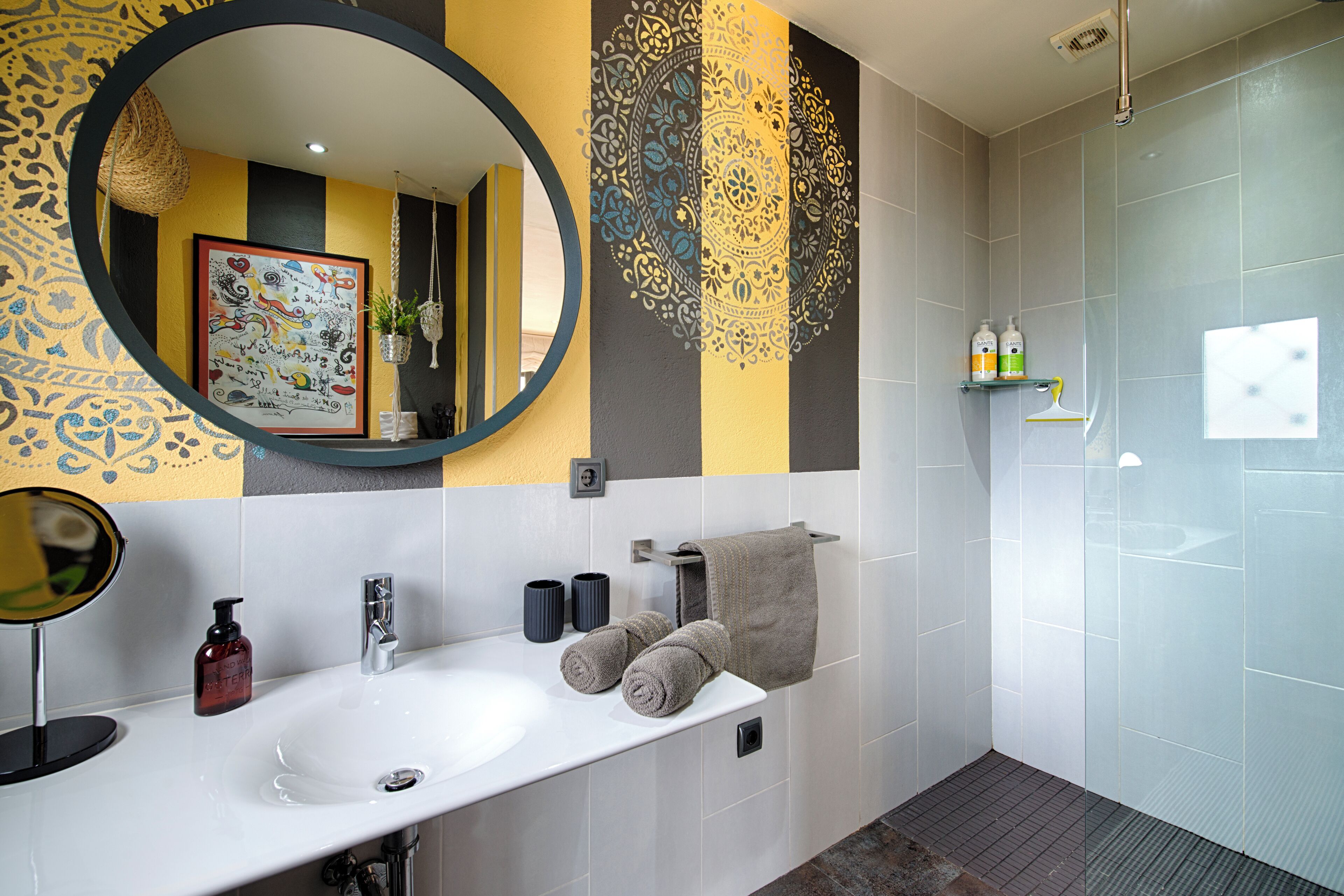 Deluxe Double Room, Sea View | Bathroom | Slippers