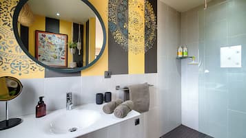 Deluxe Double Room, Sea View | Bathroom | Slippers