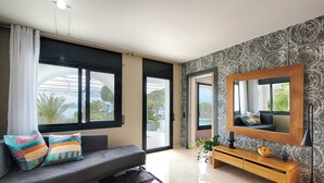 Family Room, Sea View | Living area