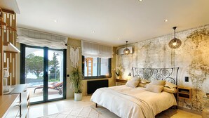 Deluxe Double Room, Sea View | Desk, laptop workspace, blackout drapes, soundproofing
