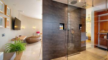 Luxury Double Room, 1 King Bed, Roll-in Shower, Sea View | Bathroom | Slippers