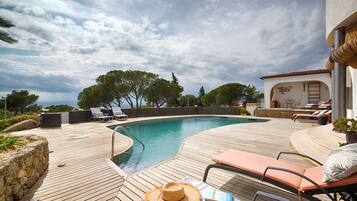 Seasonal outdoor pool, sun loungers