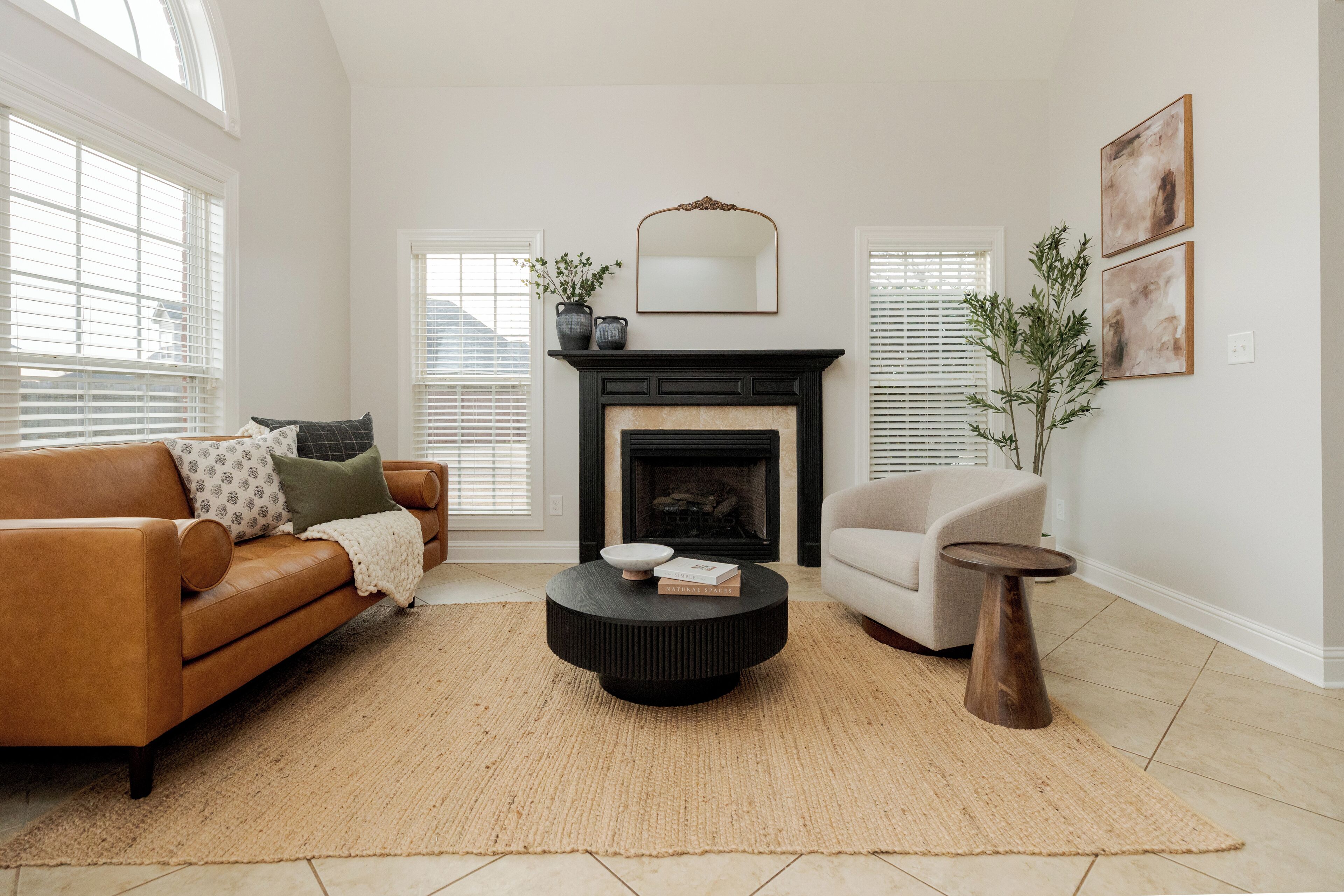 TV connectée, cheminée, espaces bureaux