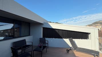 Caja de seguridad en la habitación y escritorio