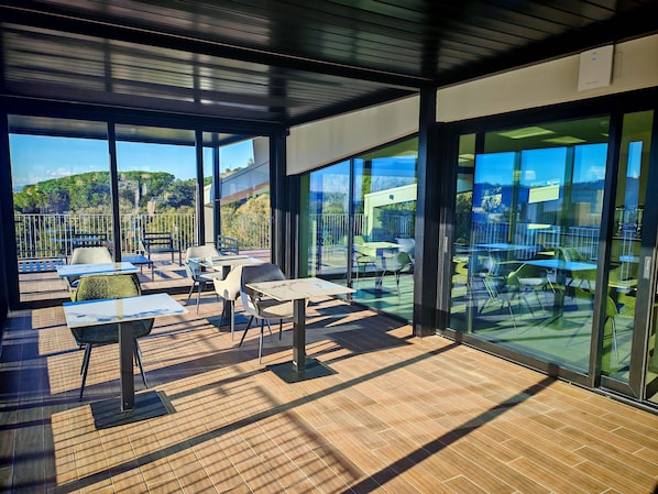 Terrace/patio - Lamal Hotel (Naples)