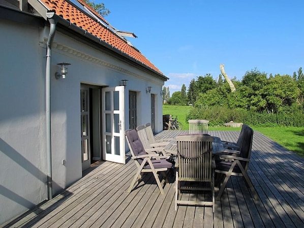 2 restaurants, breakfast served - Vejrø Resort (Vejrø)