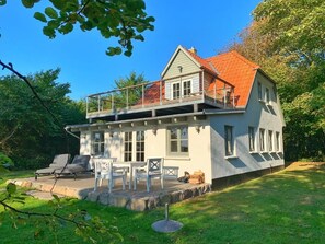 2 restaurants, breakfast served - Vejrø Resort (Vejrø)