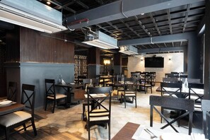 Restaurant - Lawrence Solitaire Resort Nainital (Nainital)