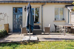 Outdoor dining - Gîte La Marelle – Sleeps 6 (Avrillé les Ponceaux)