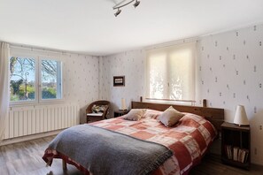 3 bedrooms, iron/ironing board, WiFi, bed sheets - Gîte La Marelle – Sleeps 6 (Avrillé les Ponceaux)