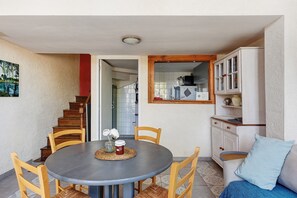 Dining - Gîte La Marelle – Sleeps 6 (Avrillé les Ponceaux)