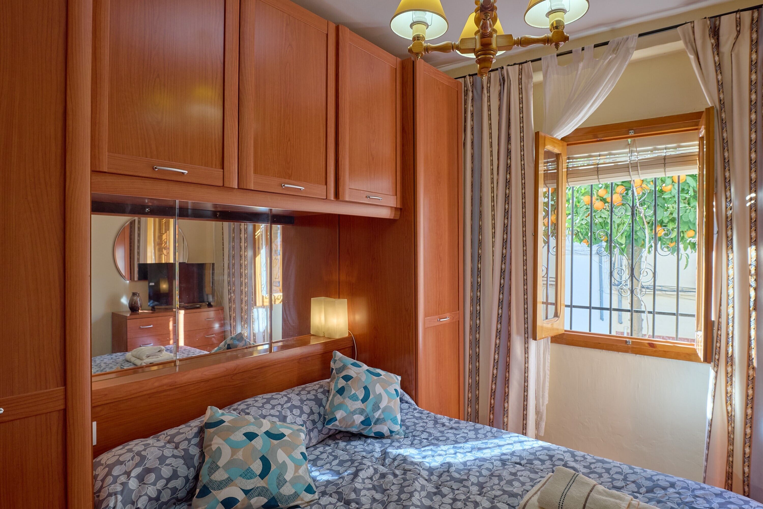 Iron/ironing board, WiFi, bed sheets