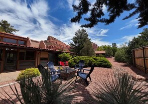 Terrace/patio - Sedona Sunrise House w/ Stunning Mountain Views (Sedona)