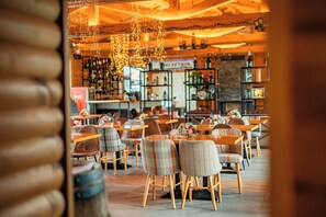 Dining - A friendly host offering a comfortable long-term stay with free wellness access. (Razlog)