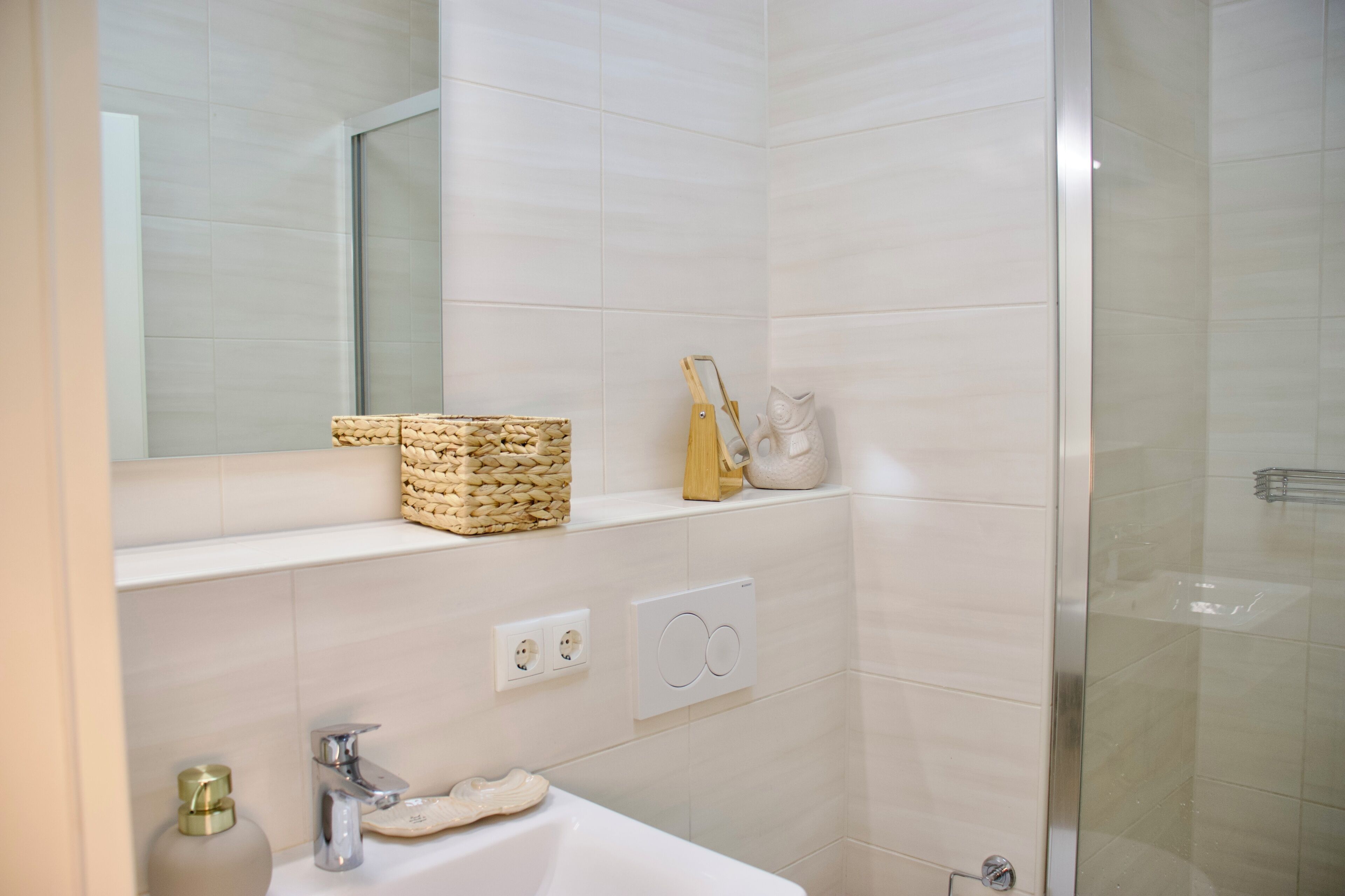 Shower, towels, soap, toilet paper