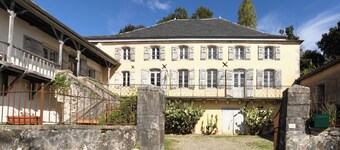 Domaine Argia, 4-star groupe accomodation, large swimming pool, Pays Basque