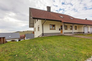 Exterior - Alpine View Apartment with Mountain Views, Balcony & Wi-Fi (Schopfheim)