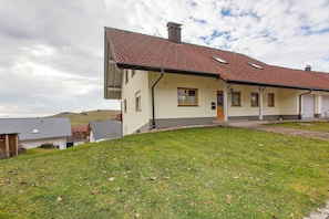 Exterior - Alpine View Apartment with Mountain Views, Balcony & Wi-Fi (Schopfheim)