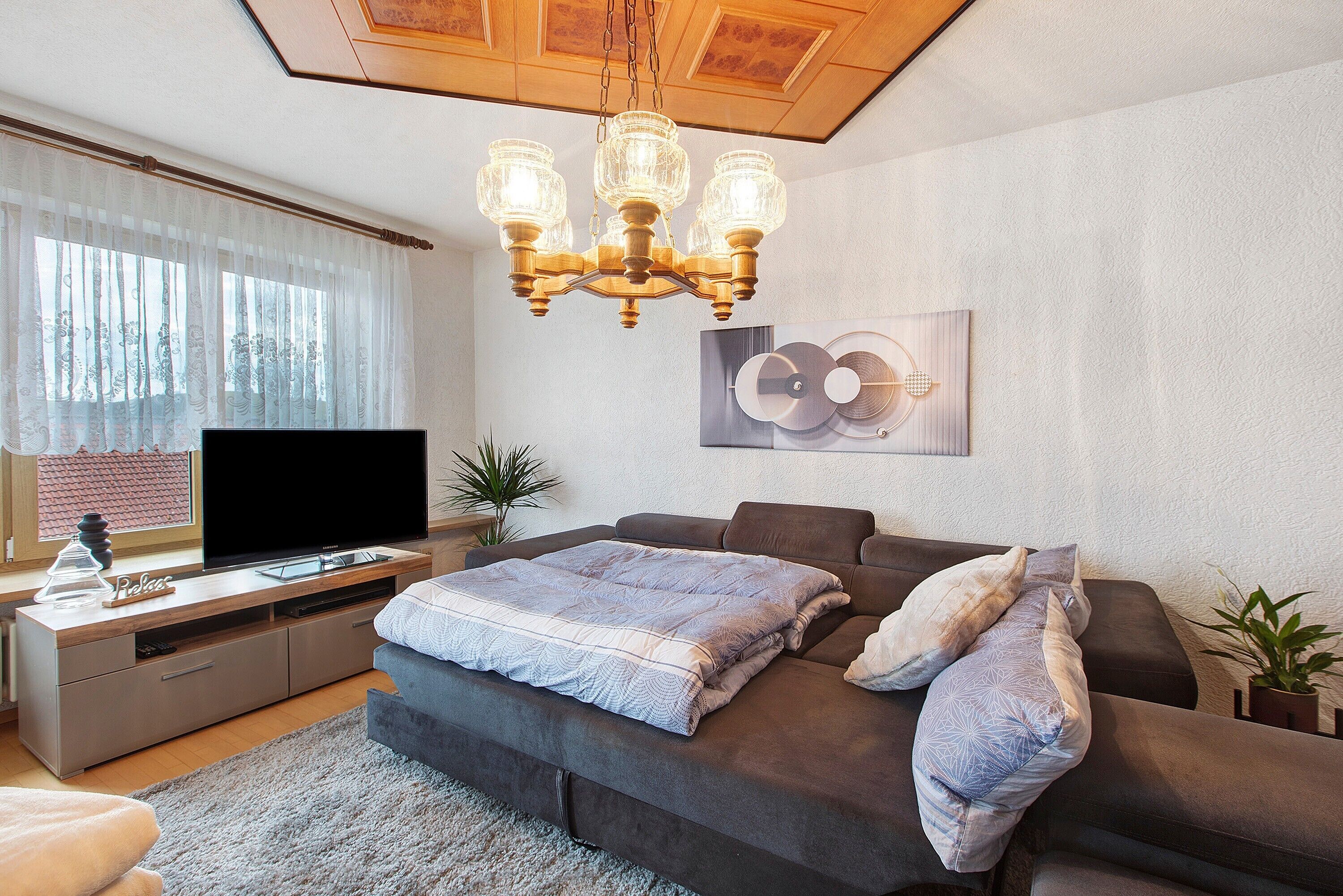 Fernseher, Kamin, DVD-Player