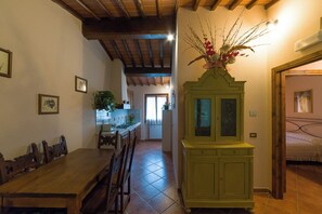 Dining - Apartment surrounded by nature in the heart of Tuscany (Castelfranco Piandiscó)