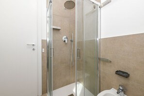 Shower, hair dryer, bidet - MGH - Sirmione Lake & Pool (Sirmione)