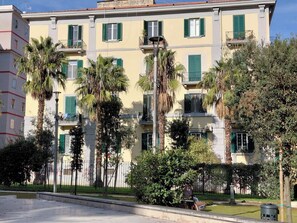 Front of property - Dopica Suite LT di C. Marotta (Naples)