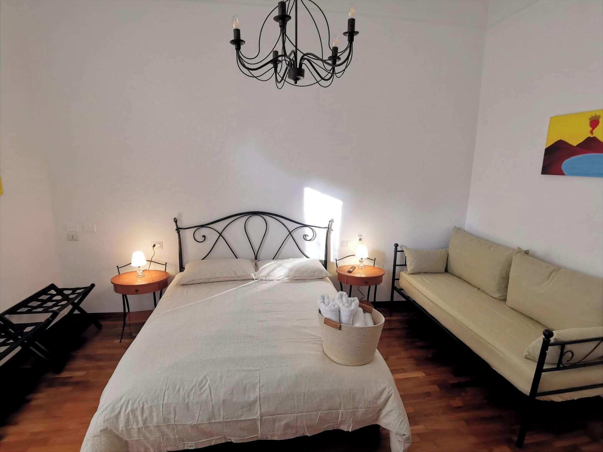 スタンダード ダブルまたはツインルーム | セーフティボックス (室内)、デスク、ノートパソコン用作業スペース、遮光カーテン