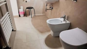 Standard Double or Twin Room | Bathroom | Soap, shampoo, toilet paper