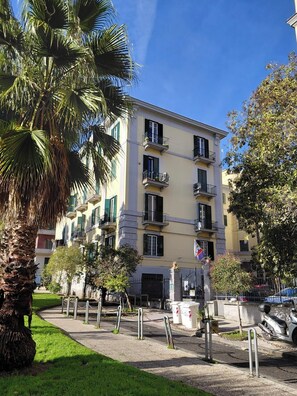Front of property - Dopica Suite LT di C. Marotta (Naples)