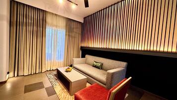 Premium Room, River View | In-room safe, desk, soundproofing, free WiFi