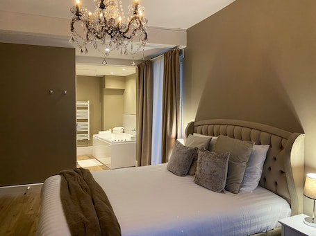 Internet, bed sheets. A cocoon in the city: a chic and elegant SPA room