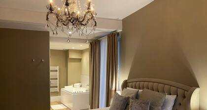 Un cocon en ville : chambre SPA chic et élégante