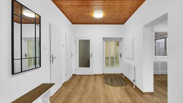 House, 5 Bedrooms, Smoking | Bahagian dalam