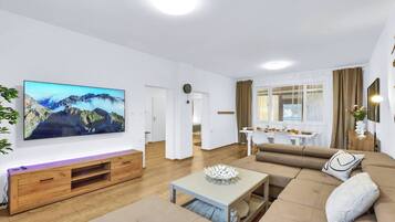 House, 5 Bedrooms, Smoking | Living room