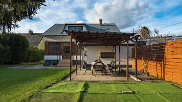 Ferienhaus, 5 Schlafzimmer, Raucher | Terrasse/Patio