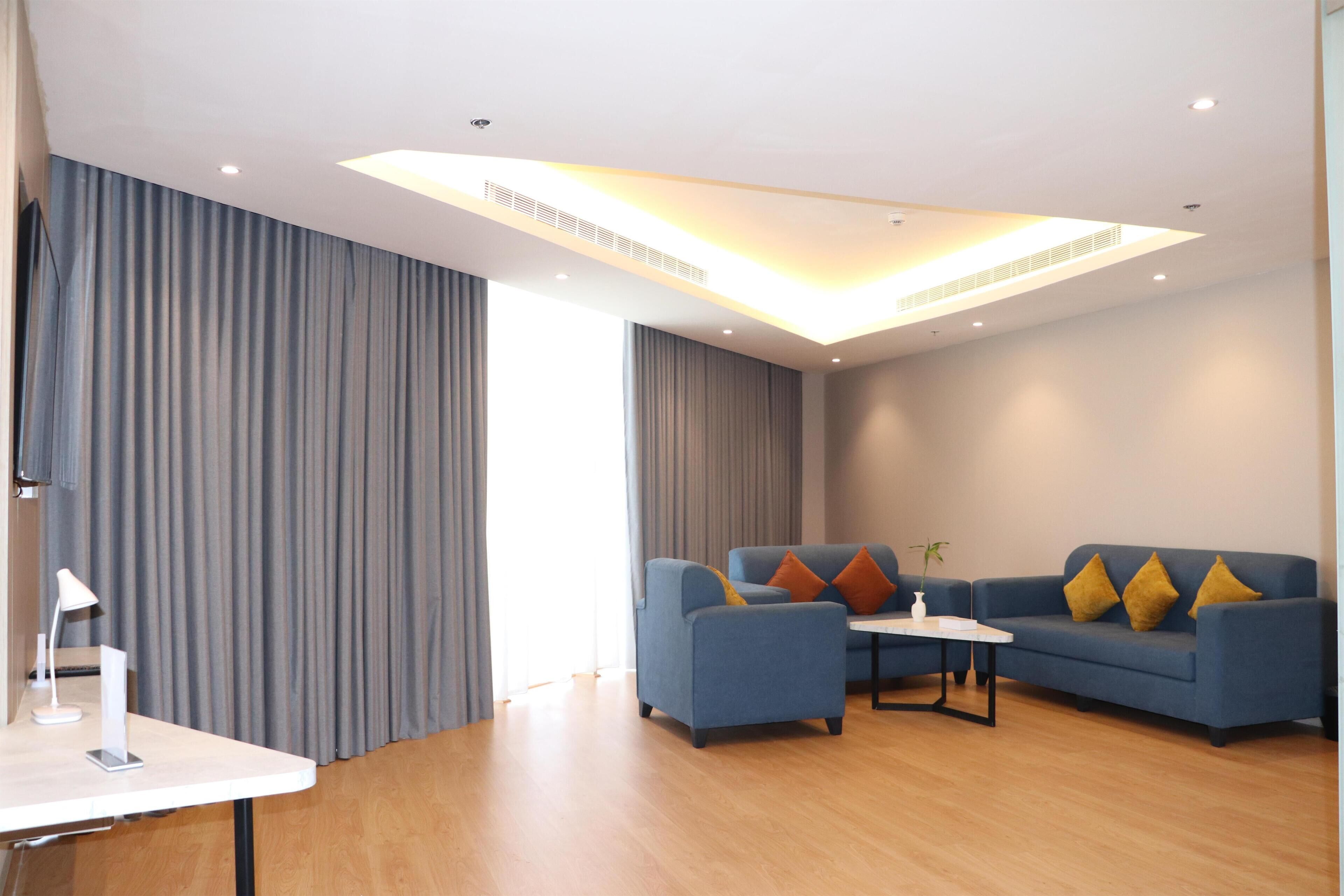 Suite, 1 Tempat Tidur King, Bebas Asap Rokok (Dining Table) | Fasilitas kamar