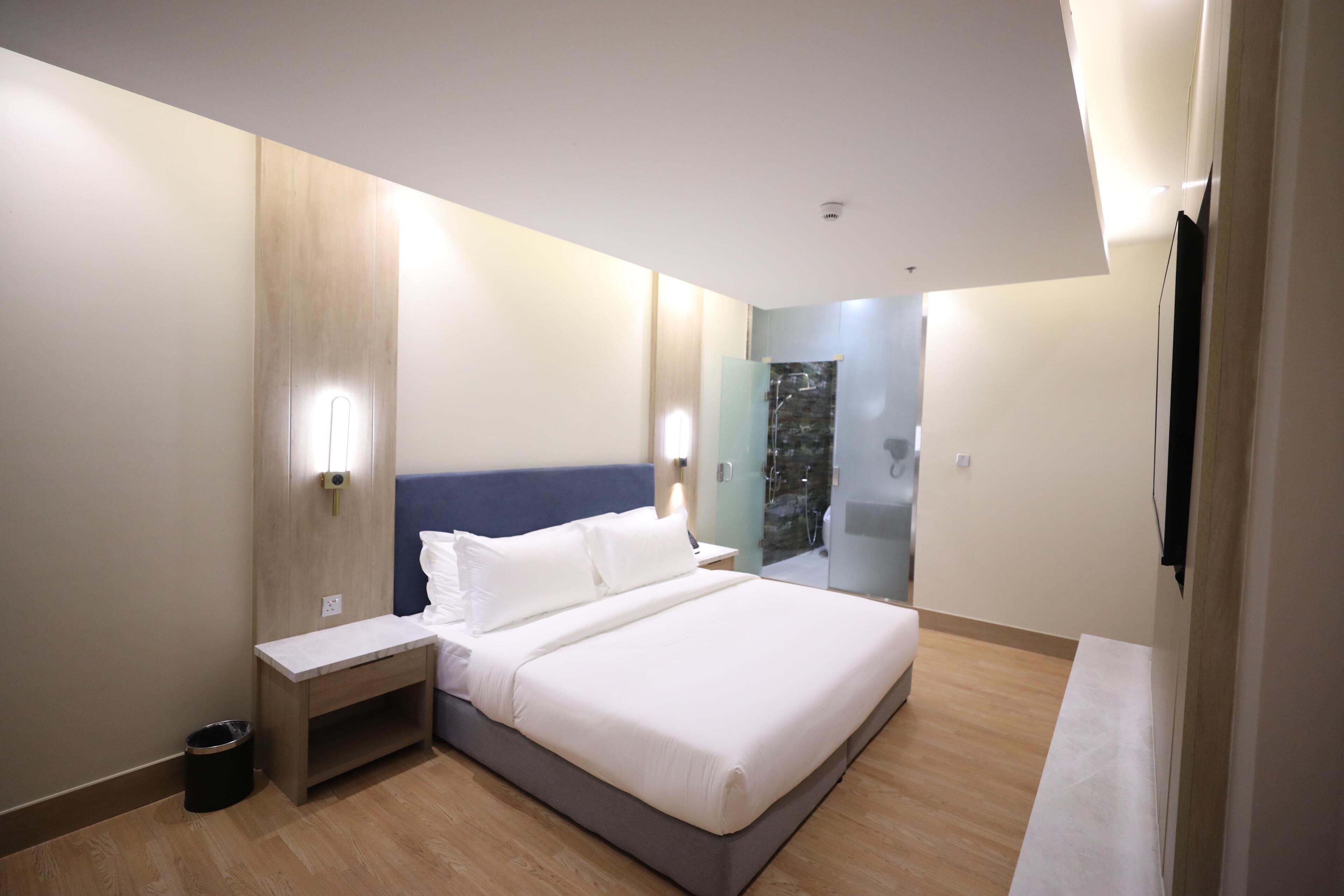 Suite Keluarga, Beberapa Tempat Tidur, Bebas Asap Rokok (Dining Table) | Brankas, meja kerja, tirai kedap cahaya, dan kedap suara