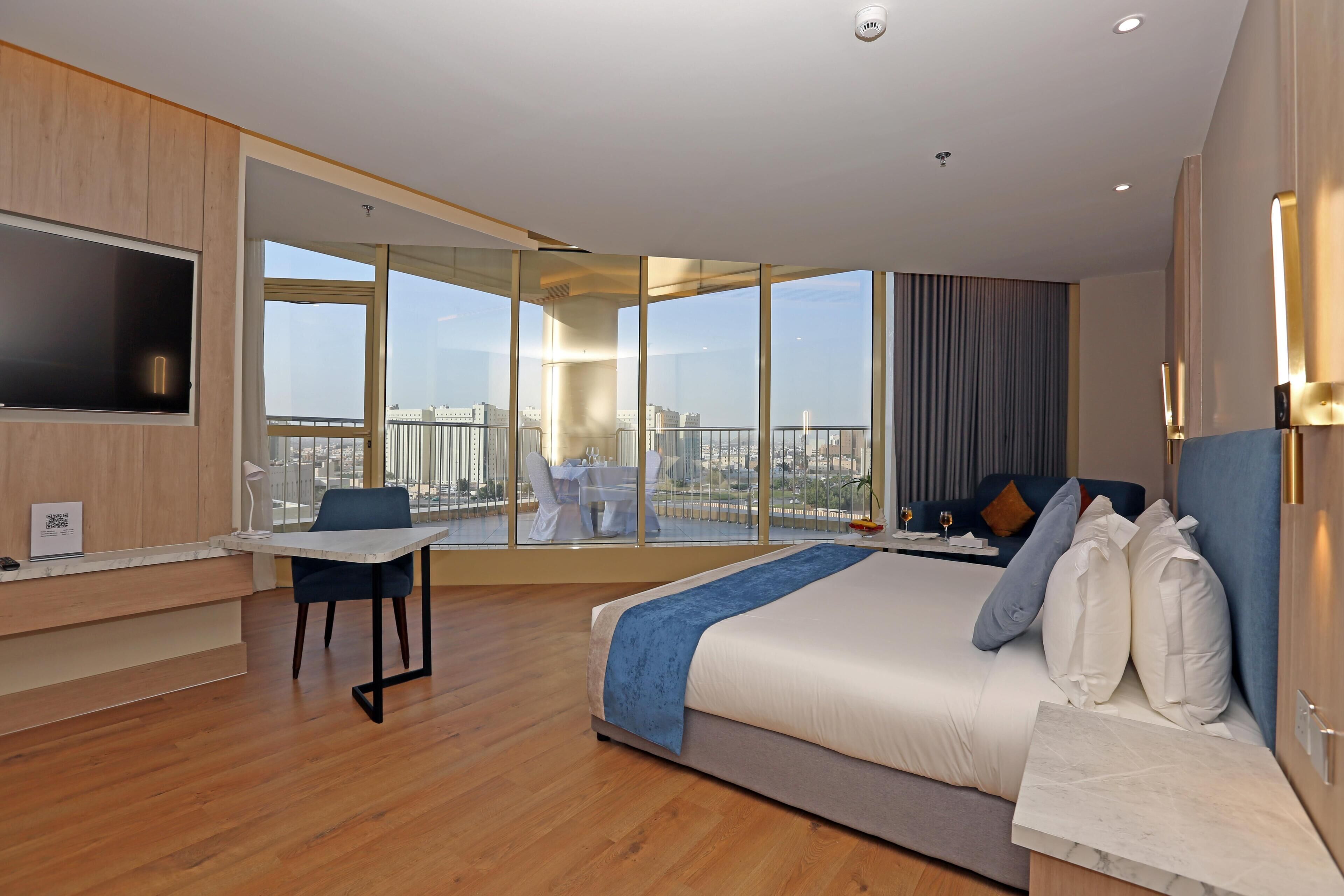 Junior kamer, 1 kingsize bed, niet-roken (Dining Table) | Kamervoorziening