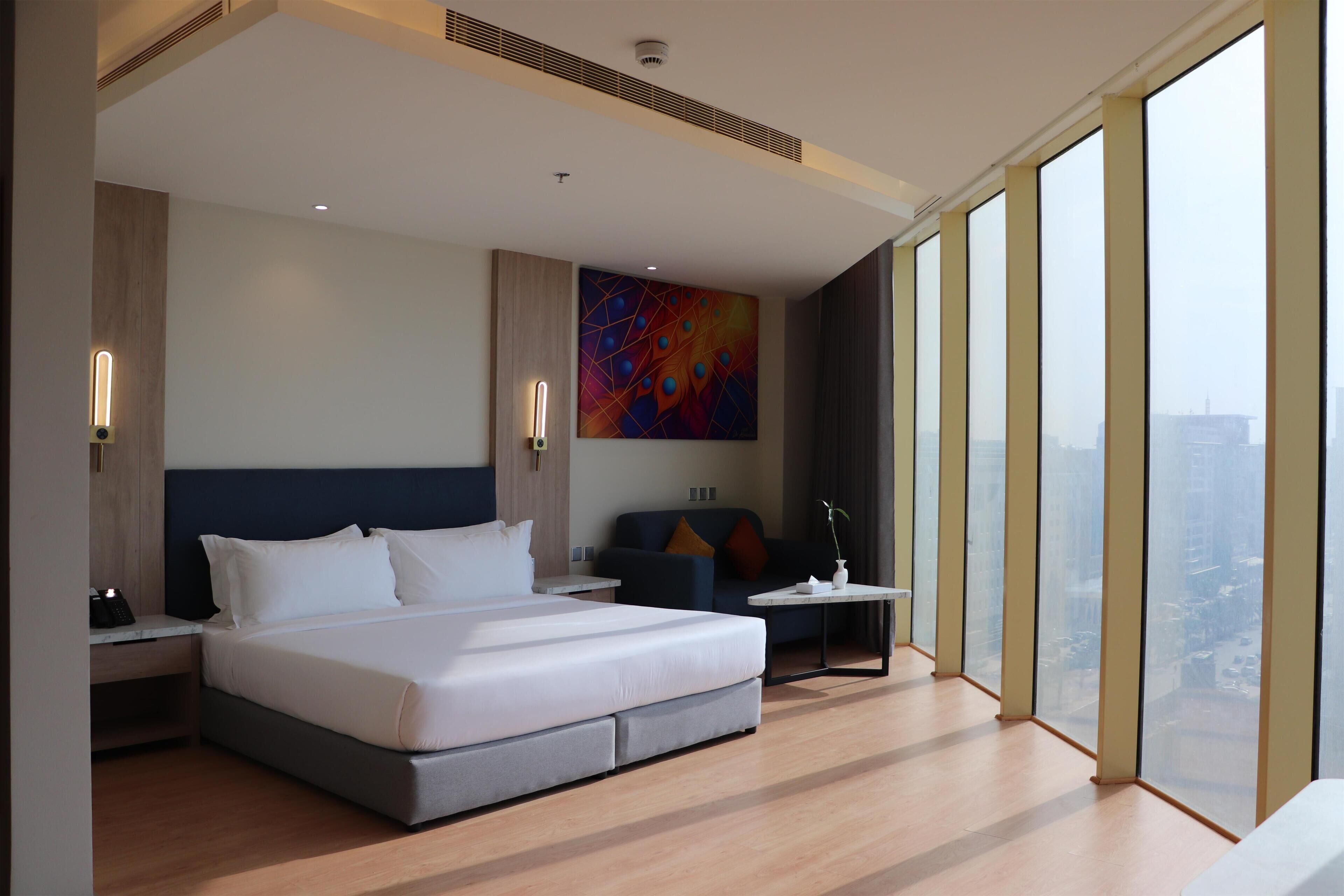 Kamar Standar, 1 Tempat Tidur King, Bebas Asap Rokok | Brankas, meja kerja, tirai kedap cahaya, dan kedap suara