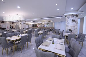 含每日吃到飽早餐