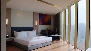 Rom – standard, 1 kingsize-seng, ikke-røyk | Safe på rommet, skrivebord, blendingsgardiner og lydisolert