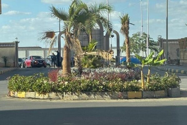 المنطقة المحيطة بالمنشأة